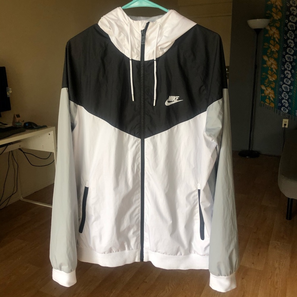 Men’s Nike Wind Runner Size Large